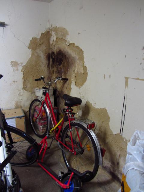 BAU.DE / BAU-Forum: 2. Bild zu Frage "Feuchte Kellerwohnung: Ursachen, Gefahren & Ma&szlig;nahmen zur Trockenlegung?" im BAU-Forum "Keller"