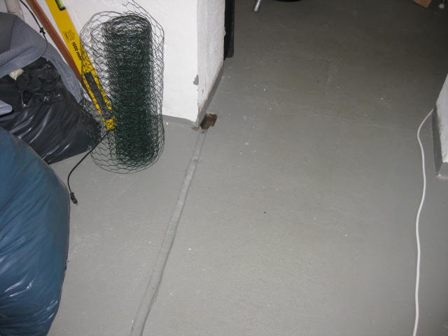 BAU.DE / BAU-Forum: 3. Bild zu Frage "Kellerboden-Rinne: Funktion, Risiken & Notwendigkeit im Altbau erkennen?" im BAU-Forum "Keller"