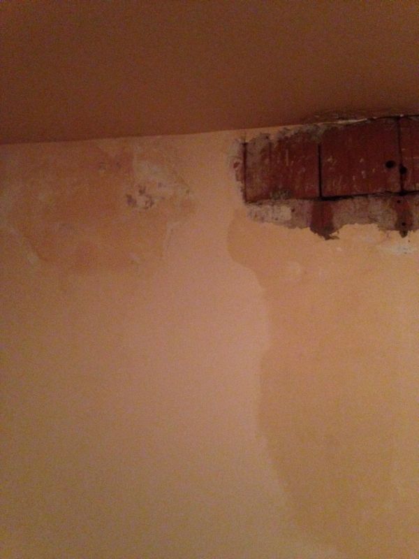 BAU.DE / BAU-Forum: 2. Bild zu Antwort "Nasse Kellerwand: Fotos nach Isolierung zeigen Durchfeuchtung" auf die Frage "Nasse Kellerwand nach Schlagregen: Ursachen, Fensterbank-Check & Sanierungstipps" im BAU-Forum "Keller"