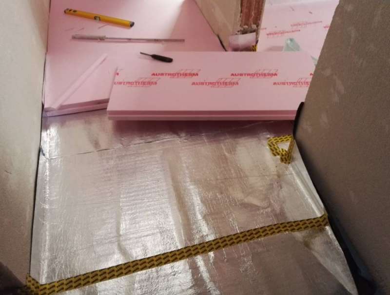 BAU.DE / BAU-Forum: 2. Bild zu Frage "Bodenplatte abdichten gegen aufsteigende Feuchtigkeit: Methoden, Kosten & Risiken?" im BAU-Forum "Keller"