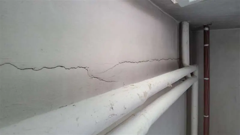 BAU.DE / BAU-Forum: 1. Bild zu Frage "Risse in Kellerdecke: Ursachen, Statik-Risiko & Sanierungskosten im Altbau?" im BAU-Forum "Keller"