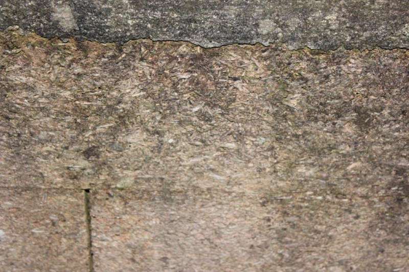 BAU.DE / BAU-Forum: 1. Bild zu Frage "Feuchtigkeit im Keller: Aufl&ouml;sende Steine &ndash; Ursachen, Sanierung & Risiken?" im BAU-Forum "Keller"