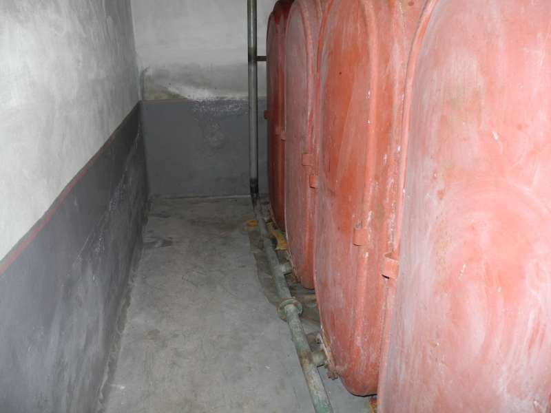 BAU.DE / BAU-Forum: 1. Bild zu Antwort "Altbau Sanierung: Kosteneinsch&auml;tzung f&uuml;r feuchten Keller" auf die Frage "Kellerwand Beurteilung Altbau (1965): Feuchtigkeit, Stampfbeton & Sanierungskosten?" im BAU-Forum "Keller"