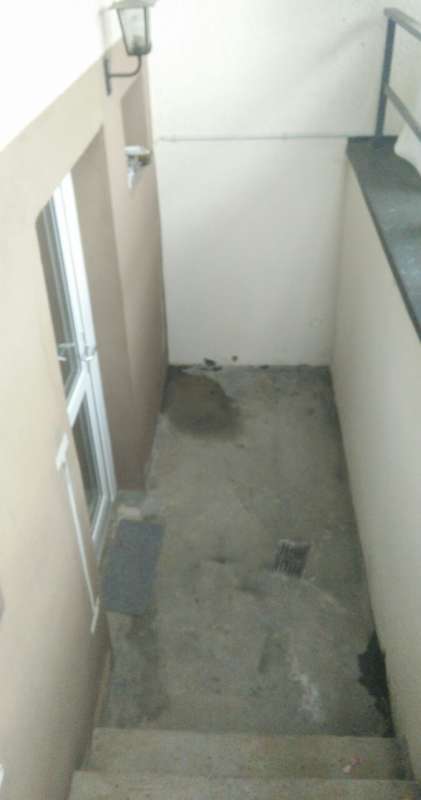 BAU.DE / BAU-Forum: 2. Bild zu Frage "Feuchtigkeit Kellertreppe bei Regen: Ursachen, Abdichtung & Sanierungskosten?" im BAU-Forum "Keller"