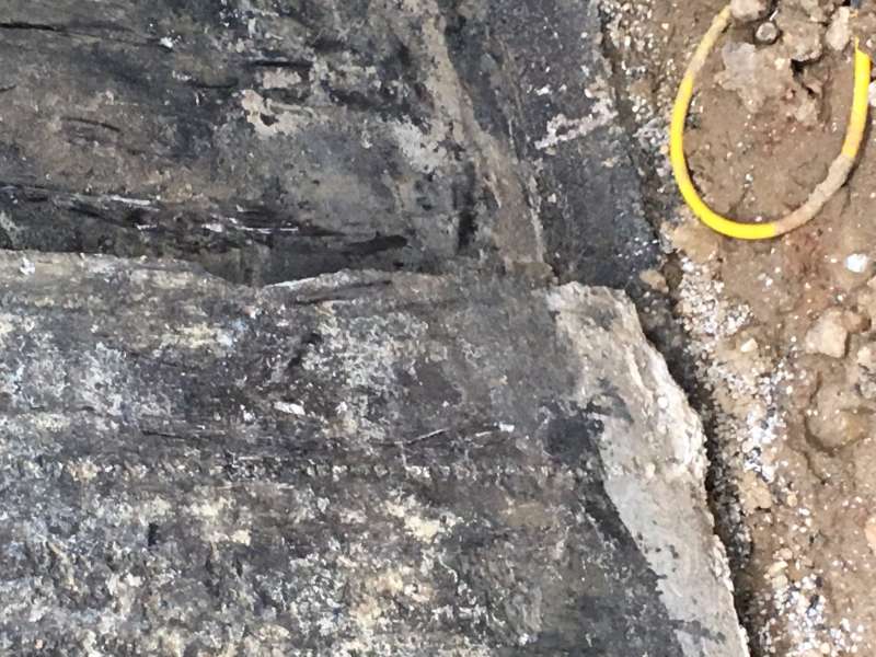 BAU.DE / BAU-Forum: 5. Bild zu Antwort "Hohlkehle Sanierung: Fotos zur Schadensanalyse" auf die Frage "Fehlende Hohlkehle ausgleichen: Methoden, Materialien & Kosten im &Uuml;berblick" im BAU-Forum "Keller"