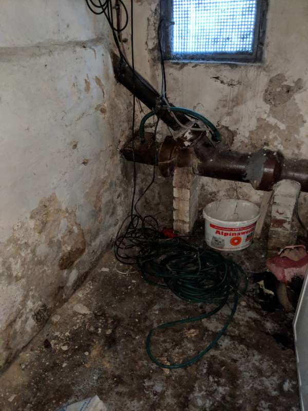 BAU.DE / BAU-Forum: 2. Bild zu Frage "Feuchter Keller im Altbau (1925): Ursachen, Sanierung & Kosten f&uuml;r Drainage?" im BAU-Forum "Keller"