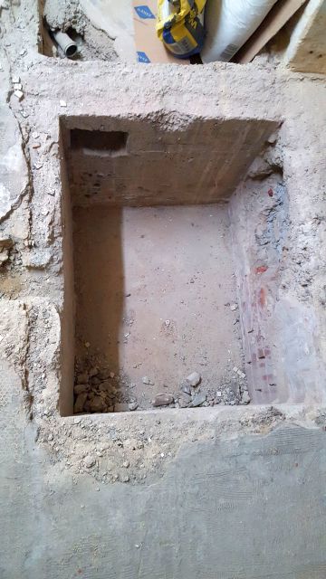 BAU.DE / BAU-Forum: 2. Bild zu Frage "Keller Fu&szlig;bodensanierung: Ursachen f&uuml;r Feuchtigkeit, Sanierungskosten & Vorgehensweise?" im BAU-Forum "Keller"