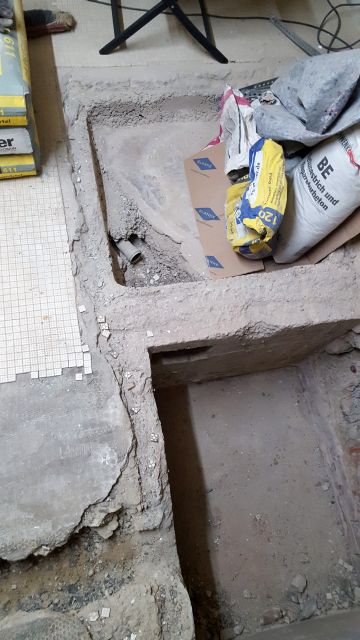 BAU.DE / BAU-Forum: 3. Bild zu Frage "Keller Fu&szlig;bodensanierung: Ursachen f&uuml;r Feuchtigkeit, Sanierungskosten & Vorgehensweise?" im BAU-Forum "Keller"