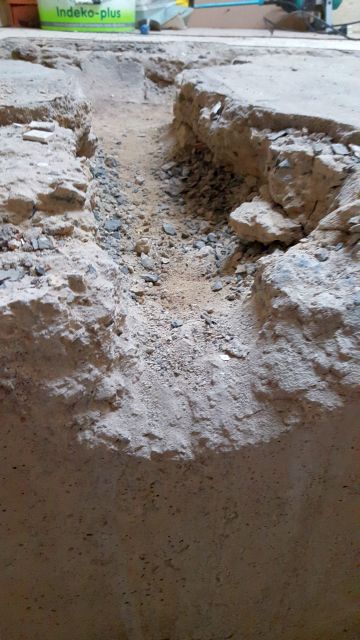 BAU.DE / BAU-Forum: 5. Bild zu Frage "Keller Fu&szlig;bodensanierung: Ursachen f&uuml;r Feuchtigkeit, Sanierungskosten & Vorgehensweise?" im BAU-Forum "Keller"