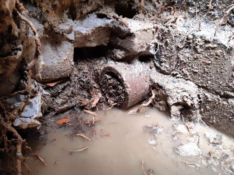 BAU.DE / BAU-Forum: 1. Bild zu Frage "Wasser im Keller: Pumpenschacht innen/au&szlig;en &ndash; Kosten, Risiken & langfristige L&ouml;sungen?" im BAU-Forum "Keller"