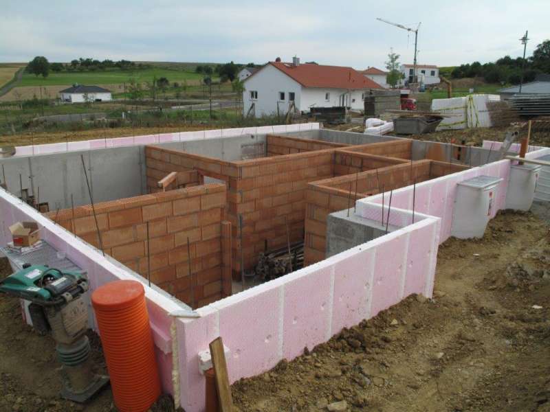 BAU.DE / BAU-Forum: 5. Bild zu Antwort "Ursachenforschung: Wasser im Keller – Weitere Details folgen" auf die Frage "Wasser im Keller Neubau (2011) auf Bodenplatte: Ursachen, Lösungen & Kosten?" im BAU-Forum "Keller" BAU.DE / BAU-Forum: 5. Bild zu Antwort "Ursachenforschung: Wasser im Keller – Weitere Details folgen" auf die Frage "Wasser im Keller Neubau (2011) auf Bodenplatte: Ursachen, Lösungen & Kosten?" im BAU-Forum "Keller"