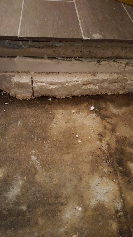 BAU.DE / BAU-Forum: 4. Bild zu Antwort "Bilder zum Wasserschaden: Keller Neubau 2011 auf Bodenplatte" auf die Frage "Wasser im Keller Neubau (2011) auf Bodenplatte: Ursachen, Lösungen & Kosten?" im BAU-Forum "Keller" BAU.DE / BAU-Forum: 4. Bild zu Antwort "Bilder zum Wasserschaden: Keller Neubau 2011 auf Bodenplatte" auf die Frage "Wasser im Keller Neubau (2011) auf Bodenplatte: Ursachen, Lösungen & Kosten?" im BAU-Forum "Keller"