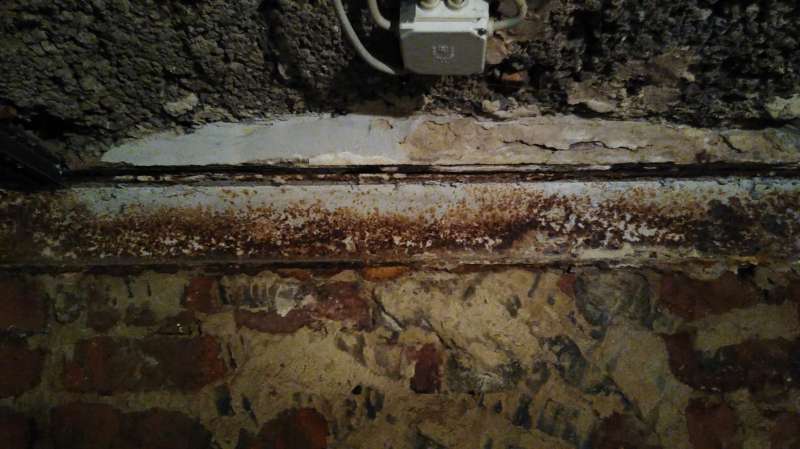 BAU.DE / BAU-Forum: 2. Bild zu Antwort "Sandsteinmauer: Tr&auml;geranalyse &ndash; Korrosion & Bausubstanz Bewertung" auf die Frage "Sandsteinmauer im Erdreich: Feuchtigkeit, Putz & Sanierung &ndash; Was tun bei Altbau?" im BAU-Forum "Keller"