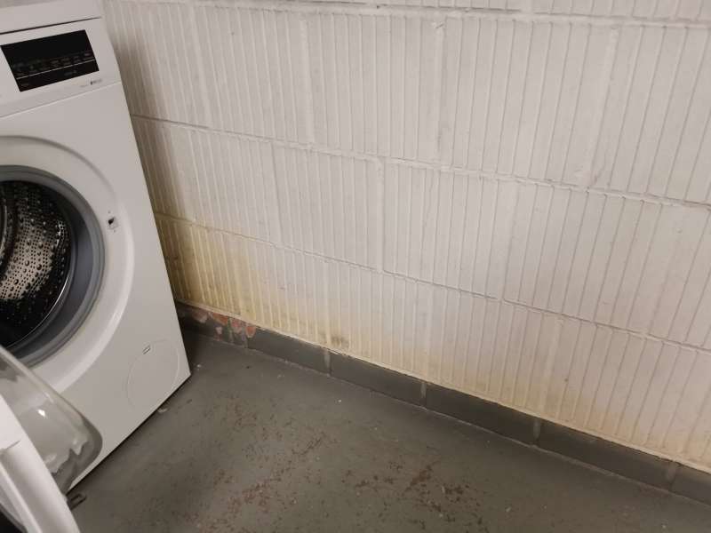 BAU.DE / BAU-Forum: 2. Bild zu Frage "Hohe Luftfeuchtigkeit in Wohnung (1992): Ursachen, Schimmelbildung & Sofortma&szlig;nahmen?" im BAU-Forum "Keller"