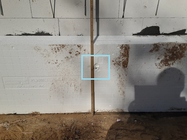 BAU.DE / BAU-Forum: 5. Bild zu Frage "Sockeld&auml;mmung mit N&auml;geln befestigt: Mangelhaft? Rechte, Folgen & Sanierung" im BAU-Forum "Keller"