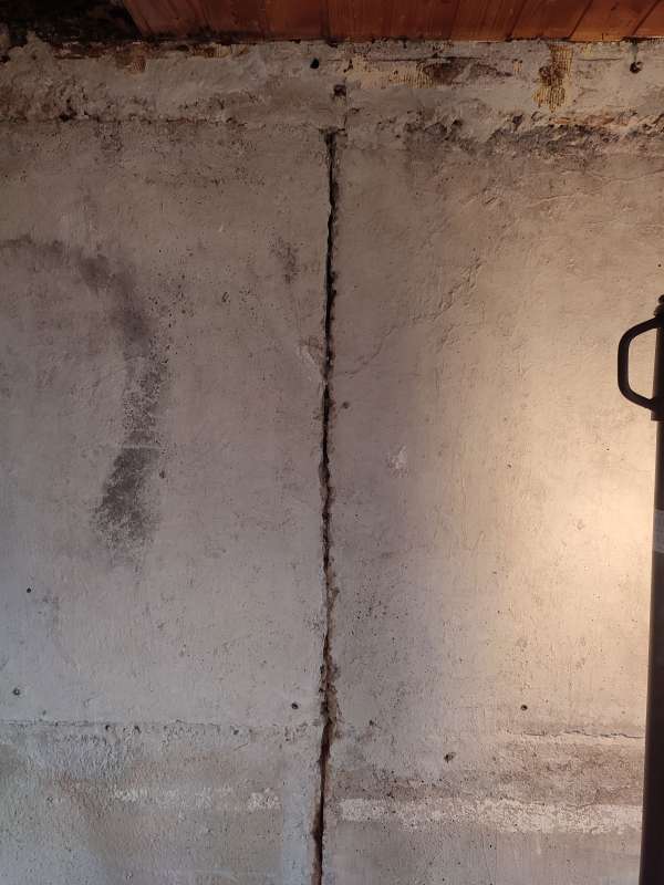 BAU.DE / BAU-Forum: 4. Bild zu Frage "Betonbl&ouml;cke verfugen: Welcher (Fertig-)Beton f&uuml;r Kellerw&auml;nde & Arbeitsschritte?" im BAU-Forum "Keller"