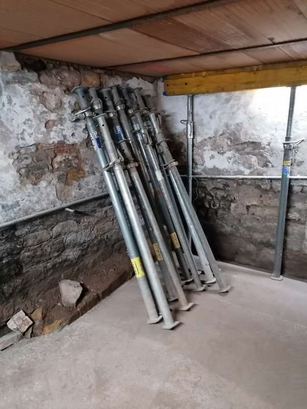 BAU.DE / BAU-Forum: 1. Bild zu Frage "Kellersanierung innen: Abdichtung, Putz & Trockenlegung von Sandsteinmauerwerk?" im BAU-Forum "Keller"