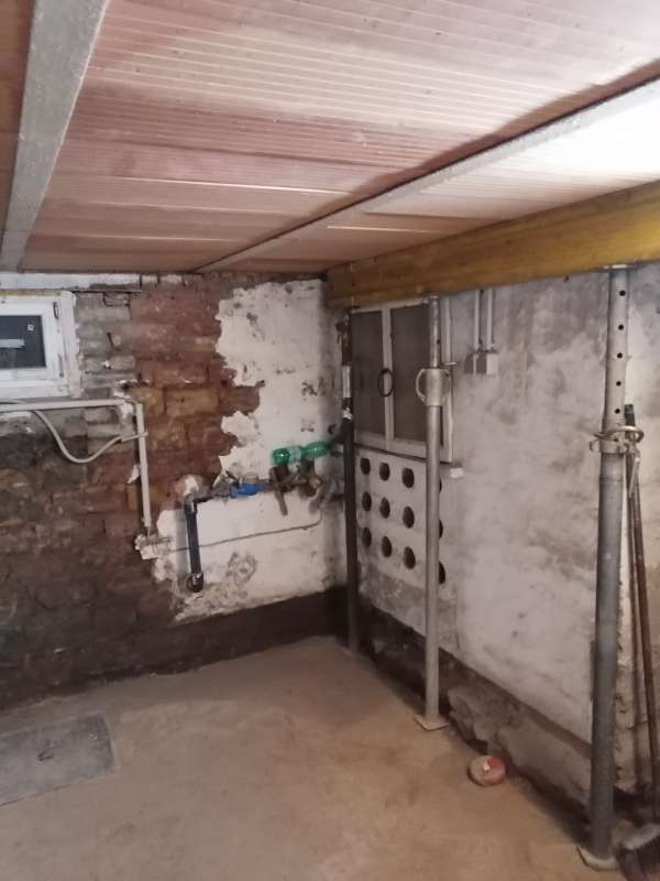 BAU.DE / BAU-Forum: 2. Bild zu Frage "Kellersanierung innen: Abdichtung, Putz & Trockenlegung von Sandsteinmauerwerk?" im BAU-Forum "Keller"