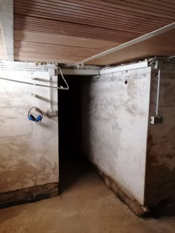 BAU.DE / BAU-Forum: 3. Bild zu Frage "Kellersanierung innen: Abdichtung, Putz & Trockenlegung von Sandsteinmauerwerk?" im BAU-Forum "Keller"