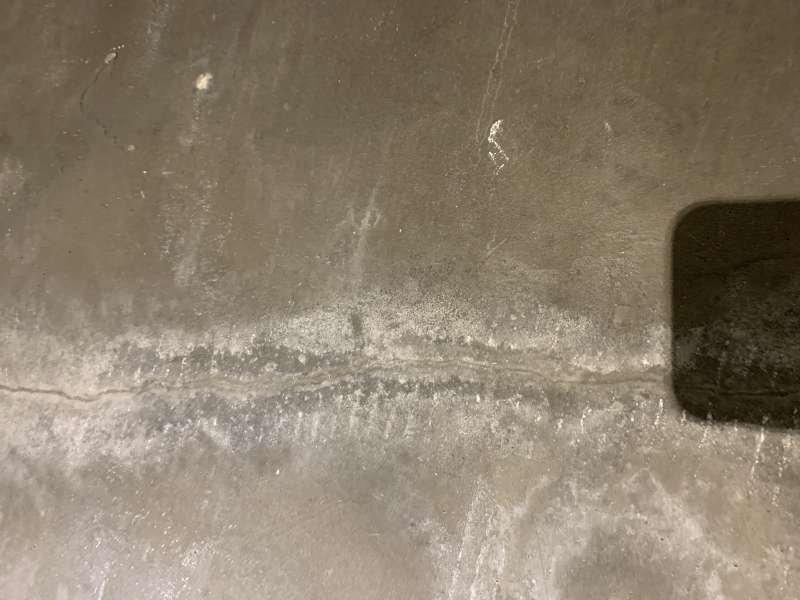 BAU.DE / BAU-Forum: 1. Bild zu Frage "Dichtschl&auml;mme Kellerboden reparieren: Risse, Abl&ouml;sungen & neuer Anstrich &ndash; Ursachen, Anleitung?" im BAU-Forum "Keller"