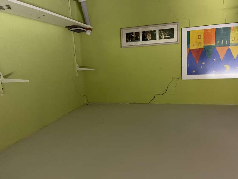 BAU.DE / BAU-Forum: 1. Bild zu Frage "Riss in Kellerwand vor Hauskauf: Ursachen, Risiken & Kosten f&uuml;r Sanierung?" im BAU-Forum "Keller"