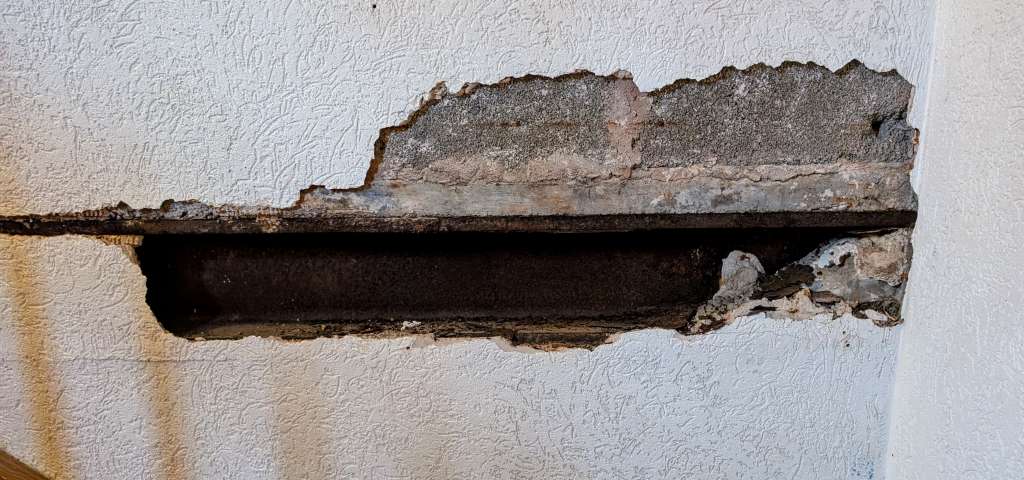 BAU.DE / BAU-Forum: 1. Bild zu Frage "Stahltr&auml;ger Rost im Dachgeschoss: Ursachen, Sofortma&szlig;nahmen & Statiker notwendig?" im BAU-Forum "Keller"