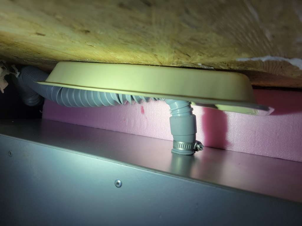 BAU.DE / BAU-Forum: 1. Bild zu Frage "Wasseransammlung in L&uuml;ftungsanlage: Ursachen und L&ouml;sungen gesucht" im BAU-Forum "L&uuml;ftung"