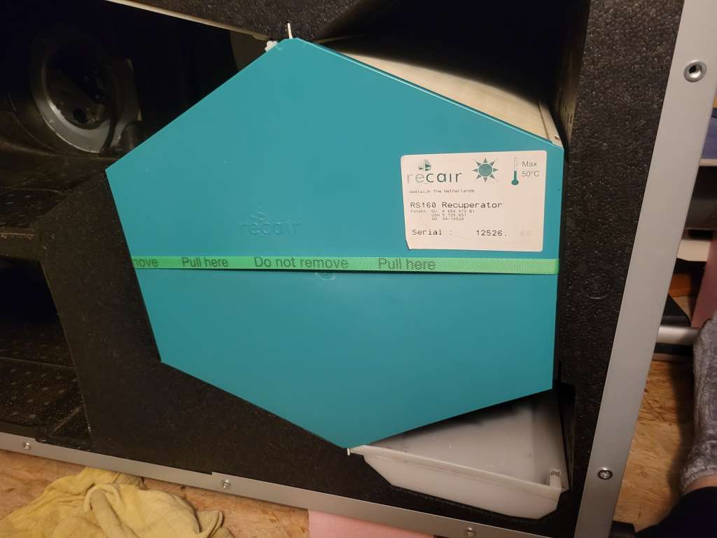 BAU.DE / BAU-Forum: 4. Bild zu Antwort "Regenwasser in L&uuml;ftungsanlage? M&ouml;gliche Ursache pr&uuml;fen!" auf die Frage "Wasseransammlung in L&uuml;ftungsanlage: Ursachen und L&ouml;sungen gesucht" im BAU-Forum "L&uuml;ftung"