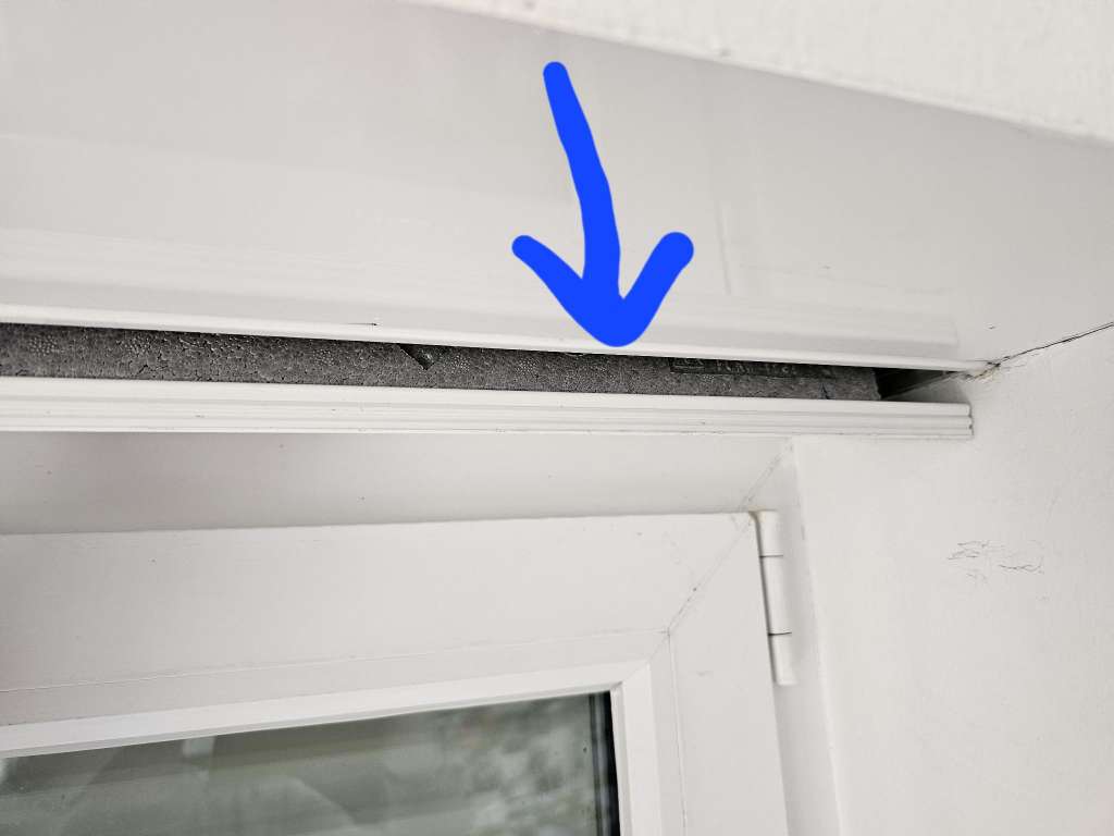 BAU.DE / BAU-Forum: 2. Bild zu Frage "Rolladenkasten Revision &ouml;ffnen: Anleitung, Klicksystem & Alulux-Tipps?" im BAU-Forum "L&uuml;ftung"