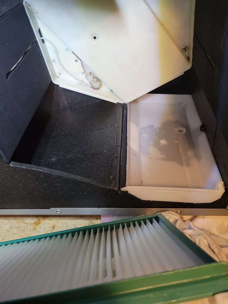 BAU.DE / BAU-Forum: 3. Bild zu Frage "Methoden zur Schimmelbeseitigung in Bel&uuml;ftungsanlagen: Optionen und Vorgehensweisen" im BAU-Forum "L&uuml;ftung"