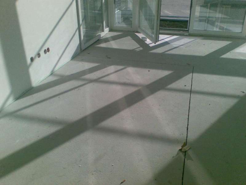 BAU.DE / BAU-Forum: 2. Bild zu Frage "Baufuge im Neubau: Ursachen f&uuml;r Risse im Estrich & Parkett? Fachmann-Meinung" im BAU-Forum "Neubau"