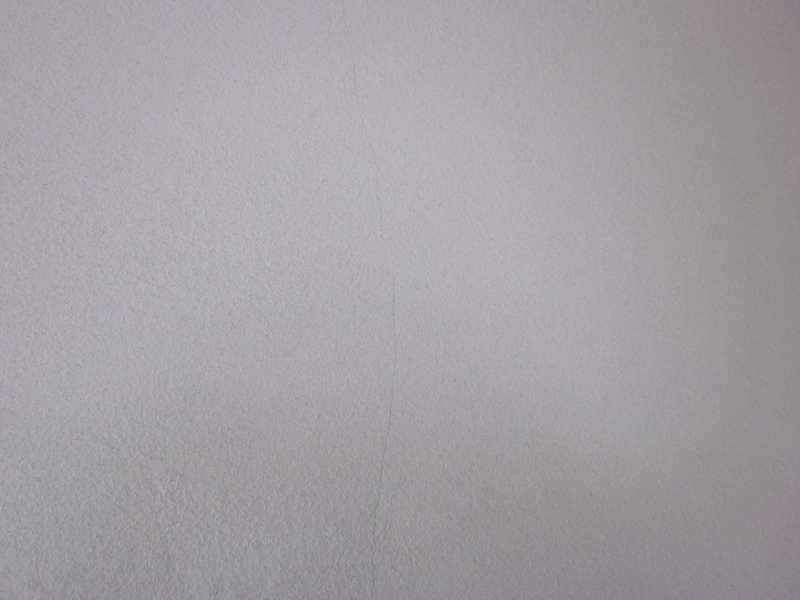 BAU.DE / BAU-Forum: 4. Bild zu Frage "Kalkputz Risse an Elektroleitungen: Ursachen, Gefahren & Sanierung?" im BAU-Forum "Neubau"