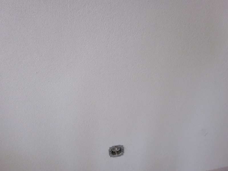 BAU.DE / BAU-Forum: 5. Bild zu Frage "Kalkputz Risse an Elektroleitungen: Ursachen, Gefahren & Sanierung?" im BAU-Forum "Neubau"