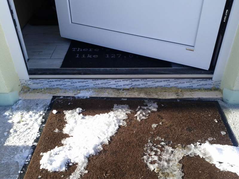 BAU.DE / BAU-Forum: 1. Bild zu Frage "Eingangspodest &Uuml;bergang zum Haus: Abdichtung, Gefahren & Sanierungskosten?" im BAU-Forum "Neubau"