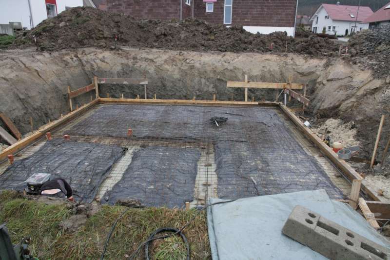 BAU.DE / BAU-Forum: 2. Bild zu Frage "Bodenplatte richtig ausführen: Anleitung, Kosten & typische Fehler vermeiden?" im BAU-Forum "Neubau" BAU.DE / BAU-Forum: 2. Bild zu Frage "Bodenplatte richtig ausführen: Anleitung, Kosten & typische Fehler vermeiden?" im BAU-Forum "Neubau"