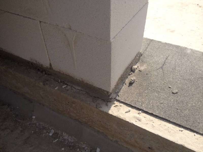 BAU.DE / BAU-Forum: 1. Bild zu Frage "Porenbetonwand nicht b&uuml;ndig zur Sohlplatte: Ist das ein Problem f&uuml;r die Statik?" im BAU-Forum "Neubau"