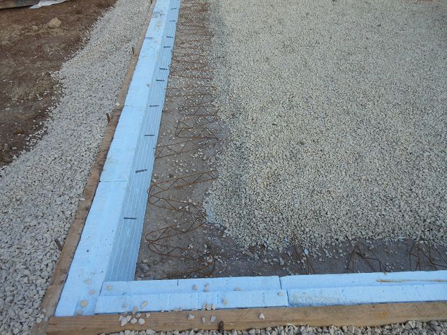 BAU.DE / BAU-Forum: 1. Bild zu Frage "Sockel richtig abdichten: Anleitung, Materialien & Kosten für dauerhaften Schutz?" im BAU-Forum "Neubau" BAU.DE / BAU-Forum: 1. Bild zu Frage "Sockel richtig abdichten: Anleitung, Materialien & Kosten für dauerhaften Schutz?" im BAU-Forum "Neubau"