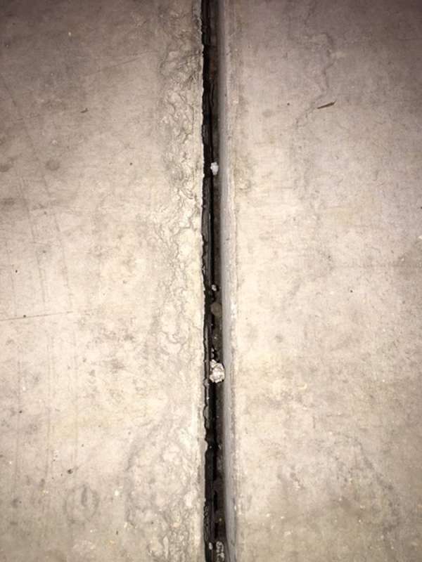 BAU.DE / BAU-Forum: 3. Bild zu Frage "Was sind das f&uuml;r Fugen in der Garage? Wie schlie&szlig;en?" im BAU-Forum "Neubau"