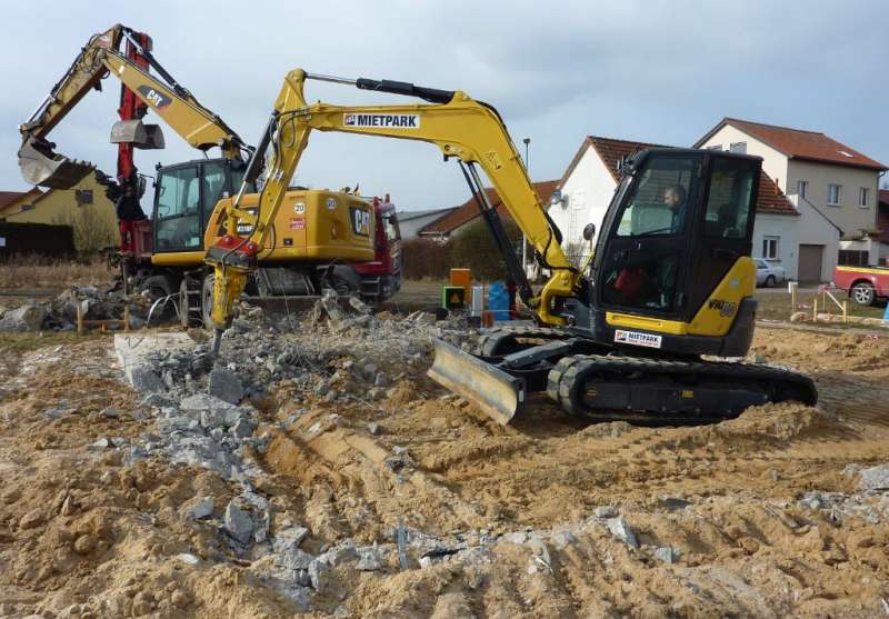 BAU.DE / BAU-Forum: 2. Bild zu Antwort "Bodenplatte: Aktueller Stand &ndash; Sanierung in Planung" auf die Frage "Bodenplatte: Bewehrung falsch eingebaut &ndash; Ursachen, Risiken & Sanierungskosten?" im BAU-Forum "Neubau"