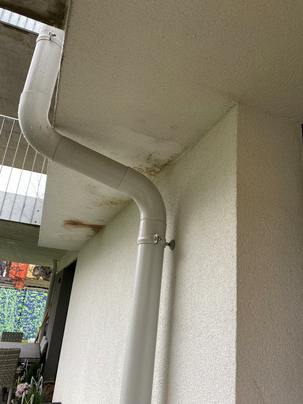 BAU.DE / BAU-Forum: 1. Bild zu Antwort "Wasserschaden: Parallele Sch&auml;den ohne Balkon &ndash; Weitere Stellen" auf die Frage "Wasserschaden Neubauwohnung: Ursachenforschung an Decke/Terrasse &ndash; Was tun?" im BAU-Forum "Neubau"