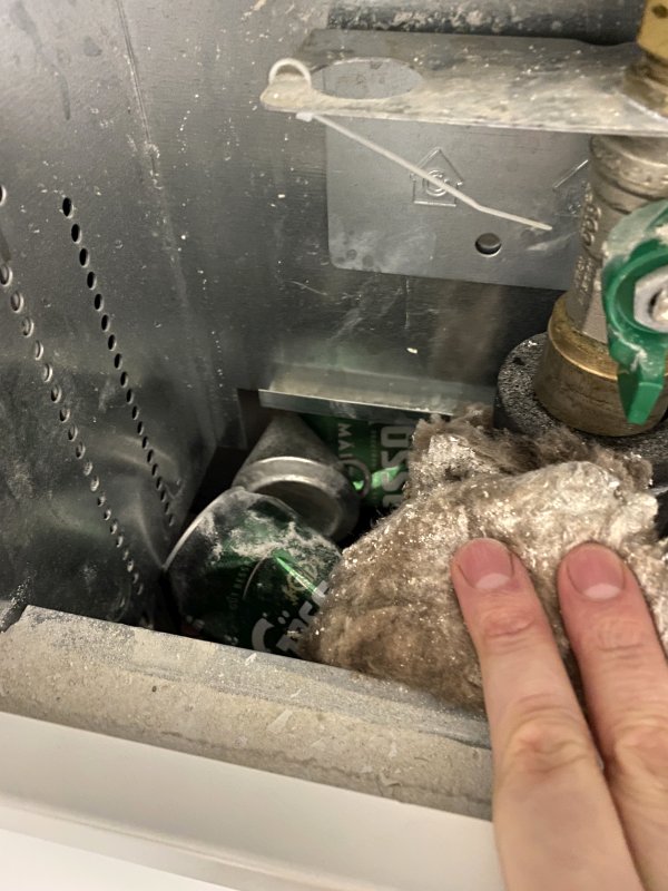 BAU.DE / BAU-Forum: 2. Bild zu Antwort "Wasserschaden: WW-Z&auml;hlerkasten &ndash; Hinweis auf Fassadenproblem?" auf die Frage "Wasserschaden Neubauwohnung: Ursachenforschung an Decke/Terrasse &ndash; Was tun?" im BAU-Forum "Neubau"