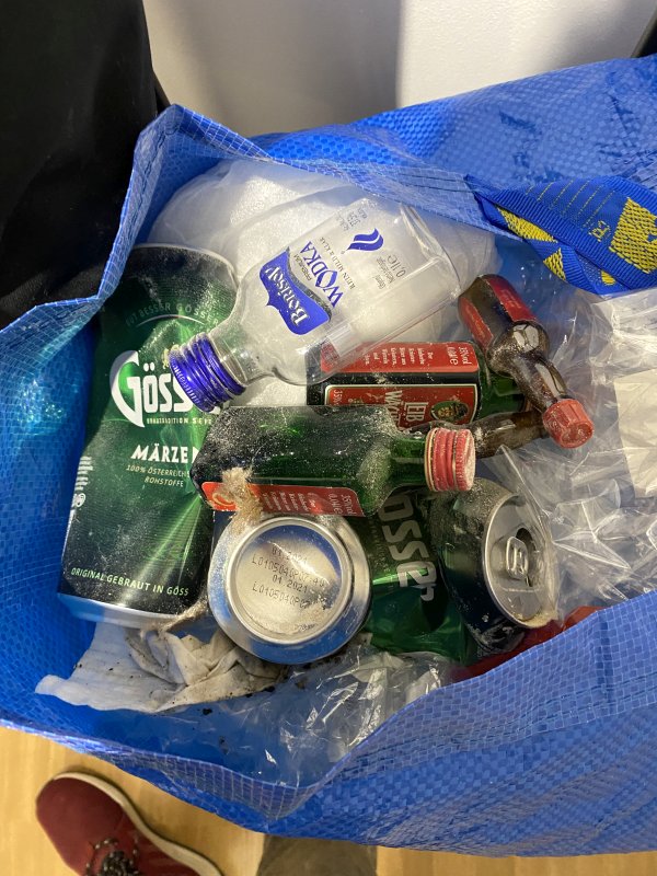 BAU.DE / BAU-Forum: 3. Bild zu Antwort "Wasserschaden: WW-Z&auml;hlerkasten &ndash; Hinweis auf Fassadenproblem?" auf die Frage "Wasserschaden Neubauwohnung: Ursachenforschung an Decke/Terrasse &ndash; Was tun?" im BAU-Forum "Neubau"