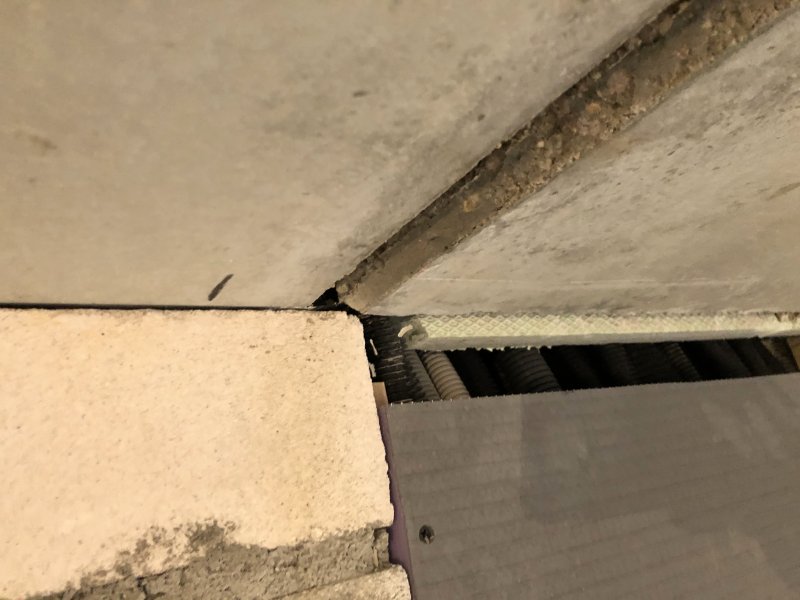 BAU.DE / BAU-Forum: 1. Bild zu Frage "Filigrandecke Versatz: Tragf&auml;higkeit, Risiken & Sanierung bei fehlender Auflage?" im BAU-Forum "Neubau"