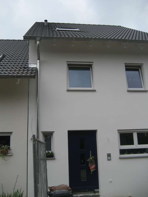 BAU.DE / BAU-Forum: 1. Bild zu Frage "Dachvorsprung bei Doppelhaush&auml;lfte: Was tun bei &Uuml;berstand des Nachbardachs? (BW)" im BAU-Forum "Normen, Vorschriften, Verordnungen etc."