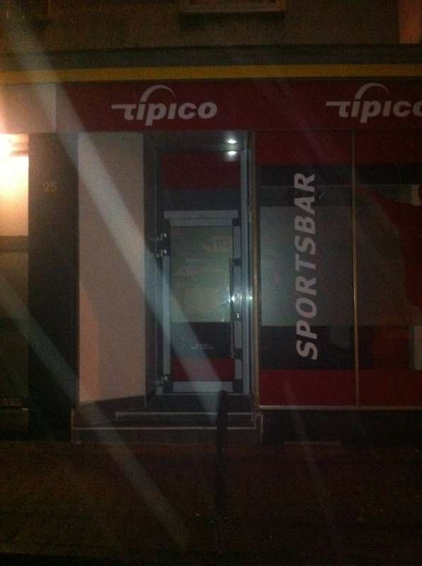 BAU.DE / BAU-Forum: 1. Bild zu Frage "Ladeneingang: Unterschiedliche Stufenh&ouml;hen? Rechtliche Aspekte, Sicherheit & Baugenehmigung" im BAU-Forum "Bauplanung / Baugenehmigung"