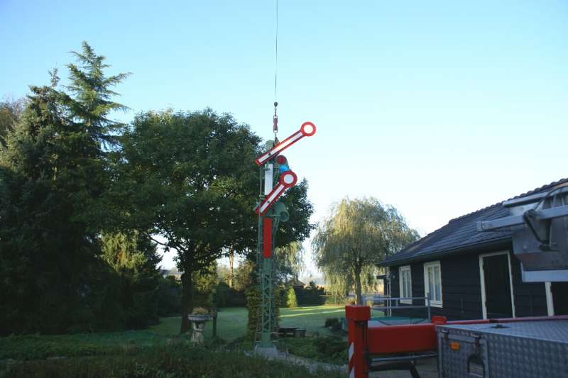 BAU.DE / BAU-Forum: 1. Bild zu Frage "Bahnsignal im Garten aufstellen: Baugenehmigung, Grenzabstand & H&ouml;he (4,5m)?" im BAU-Forum "Bauplanung / Baugenehmigung"