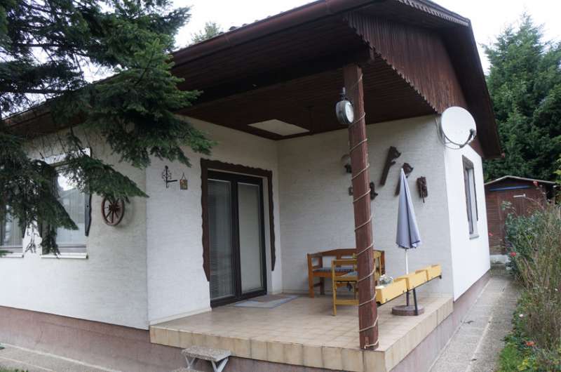 BAU.DE / BAU-Forum: 1. Bild zu Frage "Terrassenverkleidung im Burgenland: Baugenehmigung erforderlich? Kosten, Ablauf & Nachbarrecht" im BAU-Forum "Bauplanung / Baugenehmigung"