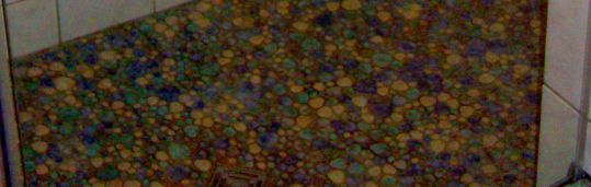 BAU.DE / BAU-Forum: 1. Bild zu Frage "Risse in Dusche-Fugen: Ursachen, Reparatur mit Fl&uuml;ssigsilikon & Vorbeugung?" im BAU-Forum "Sanit&auml;r, Bad, Dusche, WC"