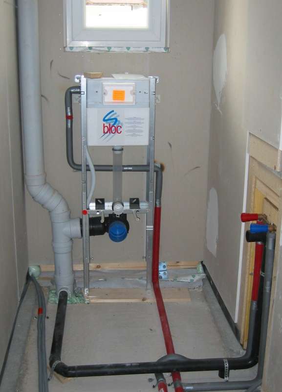 BAU.DE / BAU-Forum: 1. Bild zu Frage "Abfluss Tiefsp&uuml;l-WC falsch verlegt?" im BAU-Forum "Sanit&auml;r, Bad, Dusche, WC"