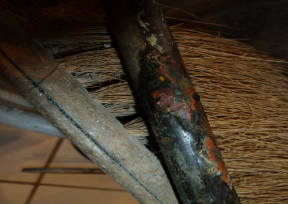 BAU.DE / BAU-Forum: 1. Bild zu Frage "Korrosion am Kupferrohr" im BAU-Forum "Sanit&auml;r, Bad, Dusche, WC"